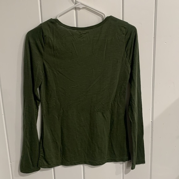 SO Fitted Long Sleeve V-Neck Tee Size M - Picture 2 of 5